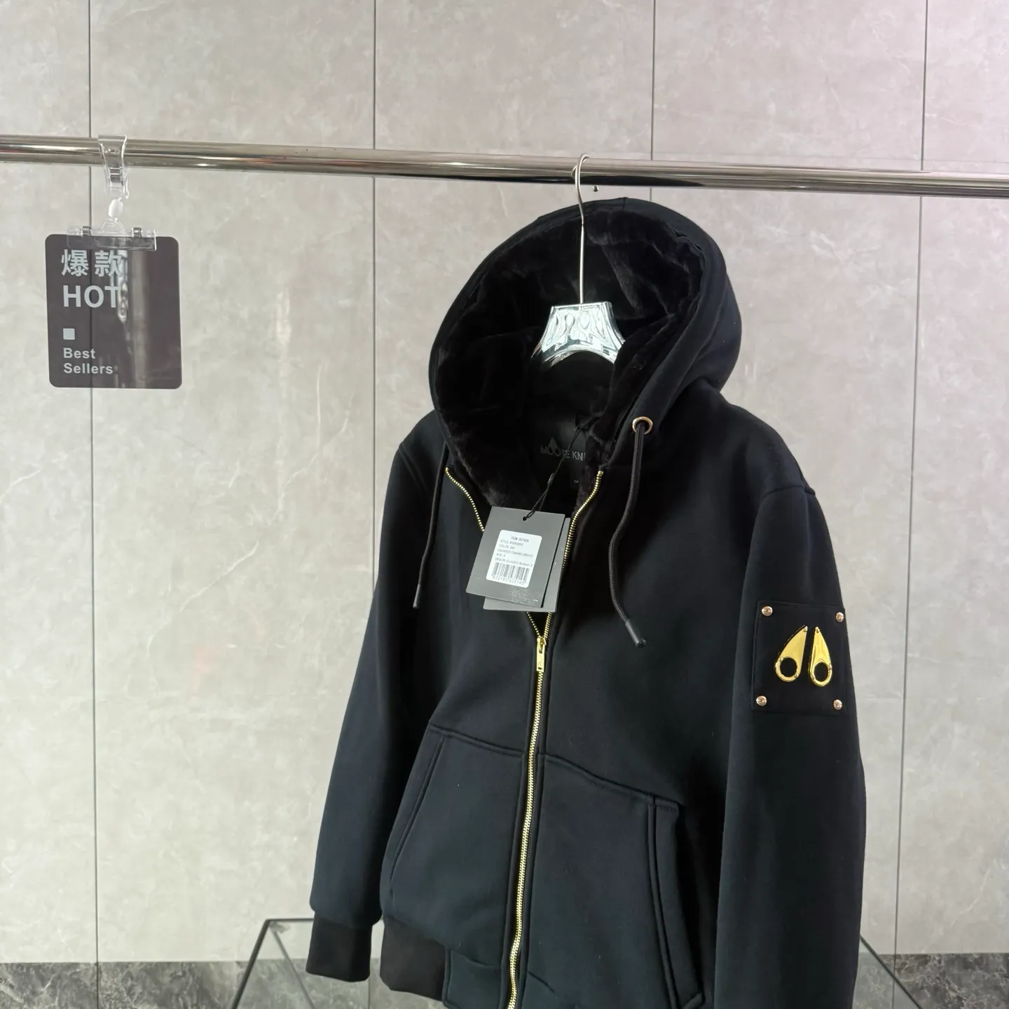 （ ） Moose Knuckles SS 23 、 ， ， ， 🍃 ， ， ， ☁️ ！ ♾️ ： ， Premium ， Authentic ！ Size：S-XXL 👉 👉